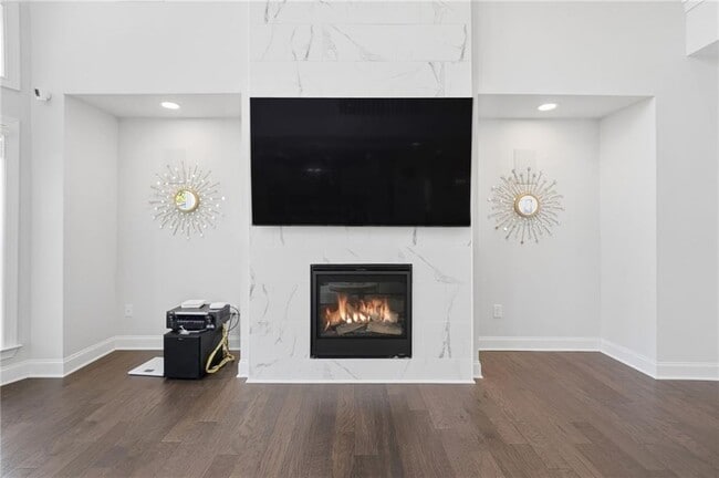 Building Photo - 4440 Kendall Pointe Dr
