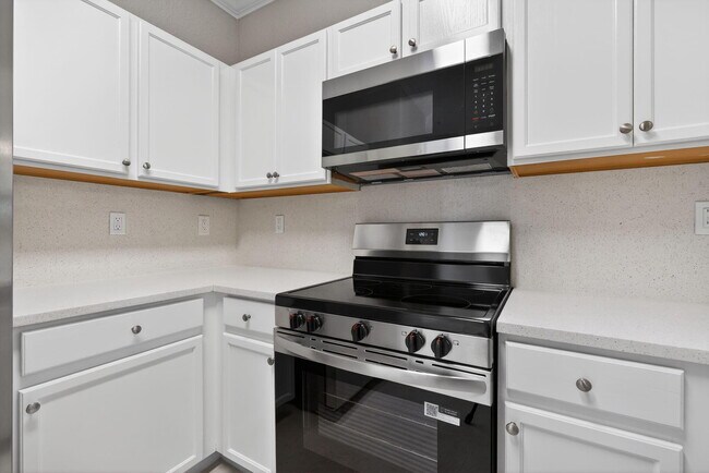 Building Photo - 160 Village Blvd