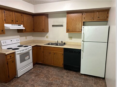 Building Photo - 418 S Van Buren St