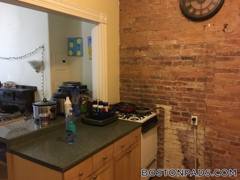 Building Photo - 6 Symphony Rd