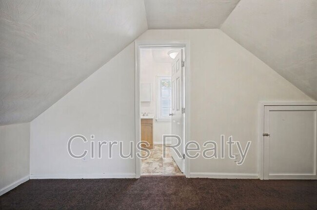 Building Photo - 428 Melville Rd