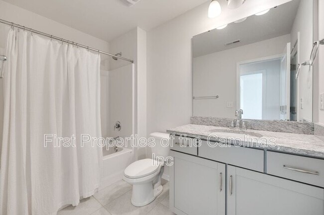 Building Photo - 642 Altamonte Dr