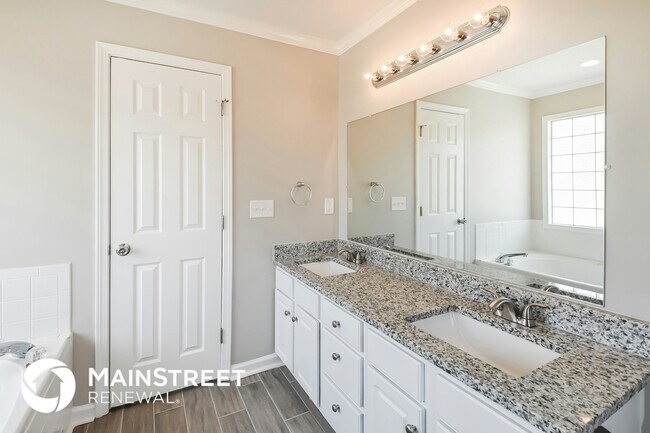 Building Photo - 60 Knottingham Ct