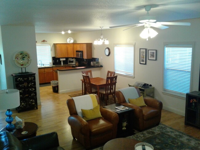 Building Photo - Great Location for a rental