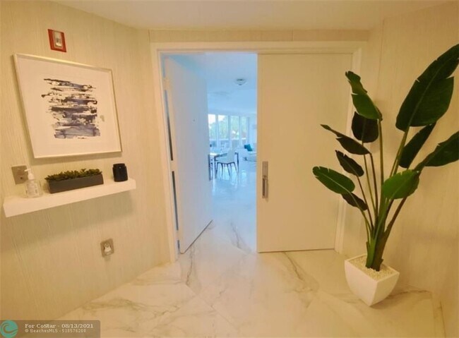 Building Photo - 9559 Collins Ave