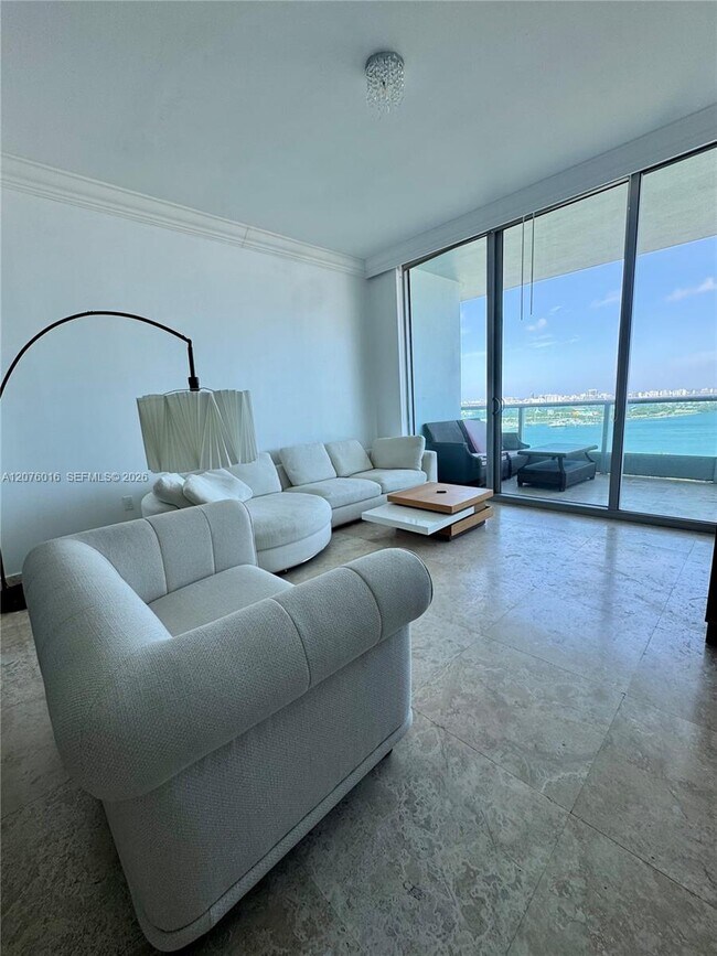 Building Photo - 900 Biscayne Blvd
