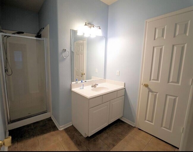 Building Photo - 18427 Fir Hollow Cir