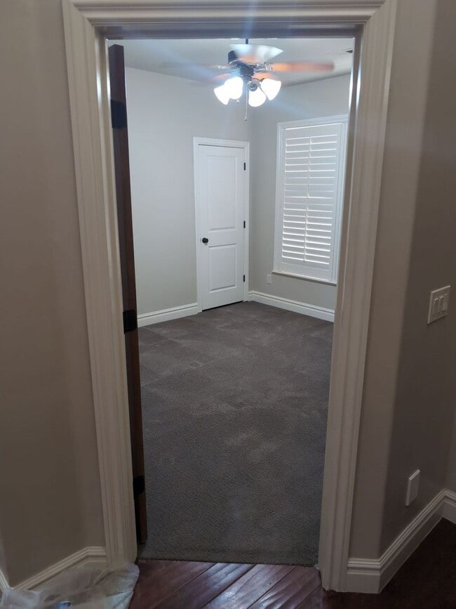 Building Photo - PET FRIENDLY -Spacious 6 Bedroom Home in St. George