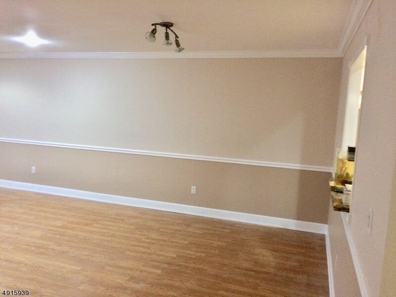 Building Photo - 142 Totowa Rd