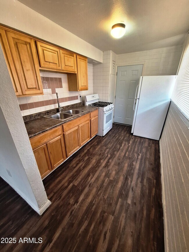 Building Photo - 1317 N 48th Pl
