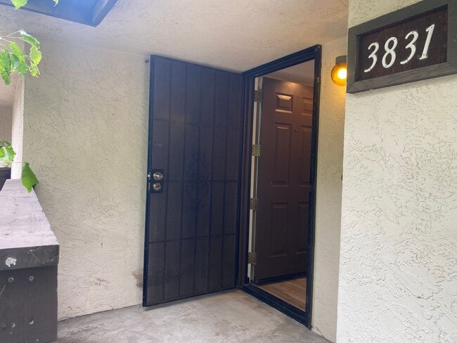 Building Photo - 3831 Nipoma Pl