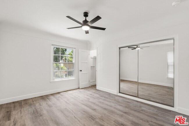 Building Photo - 308 S Reeves Dr