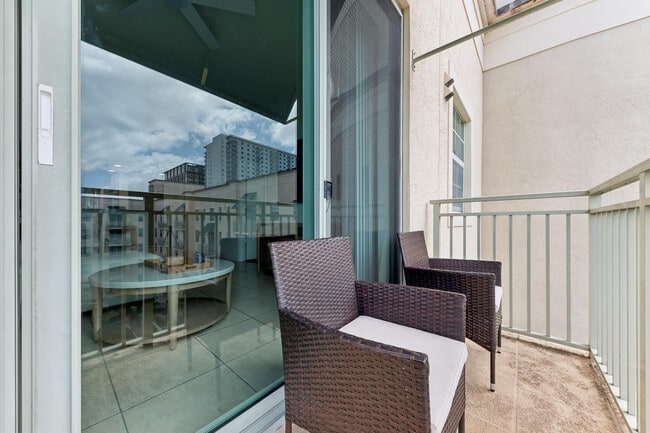 Building Photo - 610 Clematis St