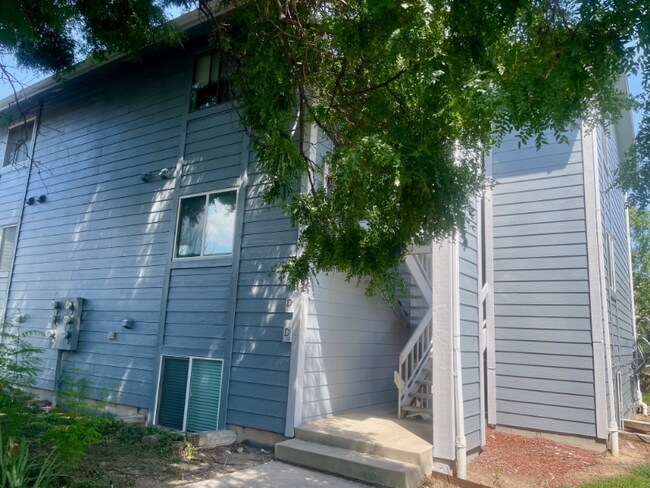 Building Photo - 3500 Rolling Green Dr