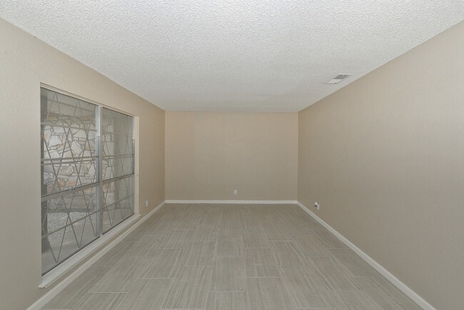 Building Photo - Beautifully remodeled 3 bed - 2 bath in Ki...