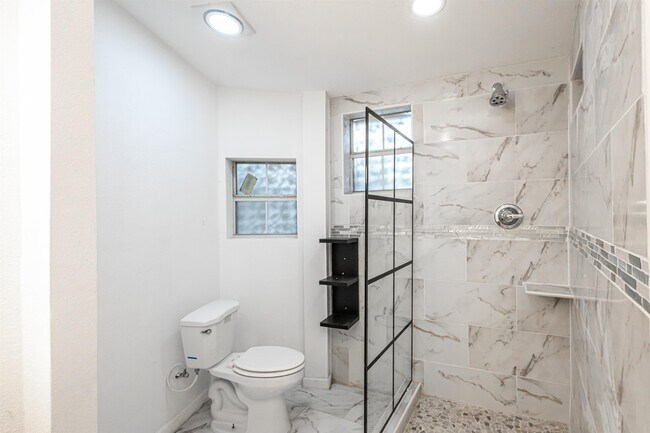 Building Photo - 1420 Corpus Christi St