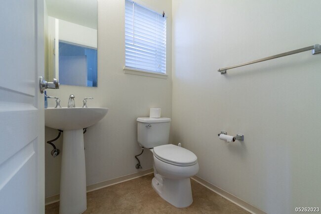 Building Photo - 4 Bed 2.5 Bath in Hoonani