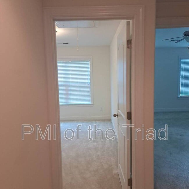 Building Photo - 811 Silver Leaf Dr