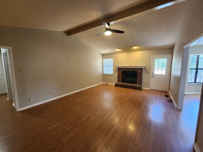 Building Photo - 309 Shadow View Dr