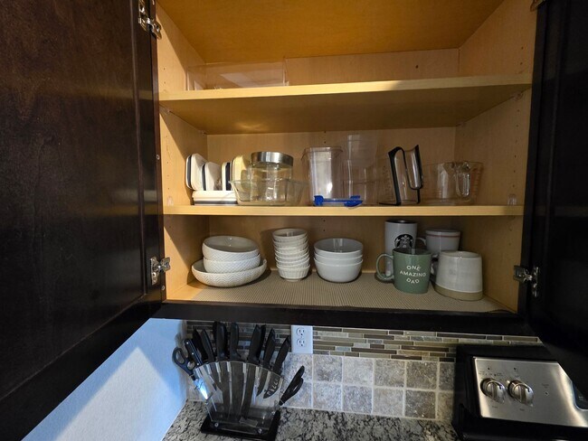 Building Photo - Charming 3 bedroom Townhome