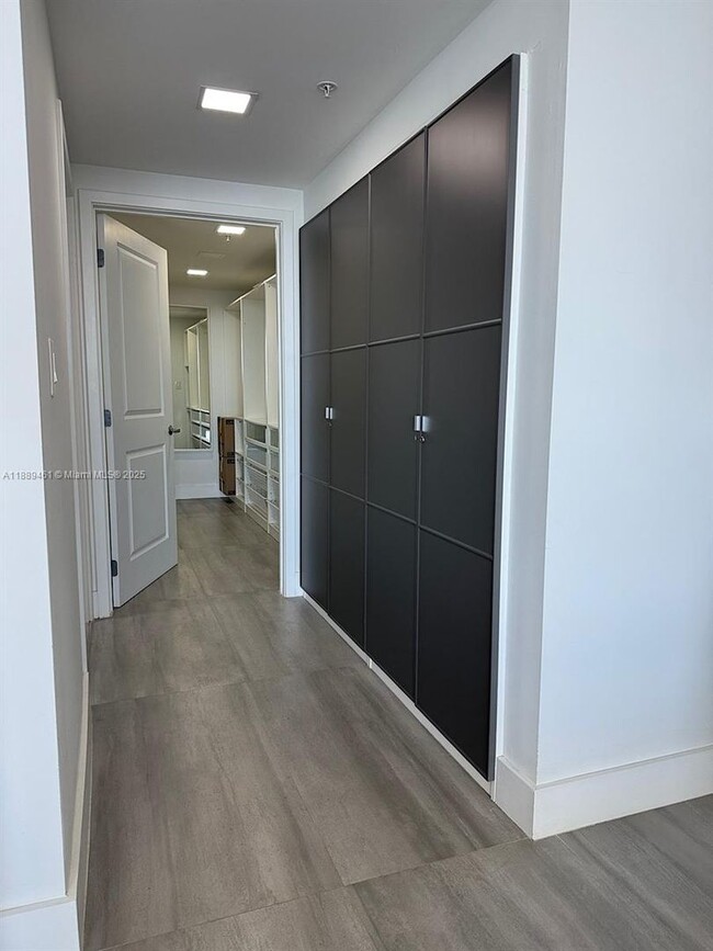 Building Photo - 400 Sunny Isles Blvd