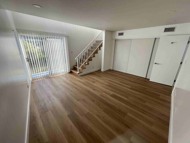 Building Photo - COMPLETELY REMODELED HOME IN QUIET AREA!