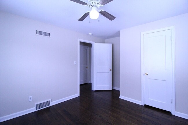 Building Photo - December FREE On This 1 Bedroom 1 Bath Duplex in Navy Hill Area in Olathe