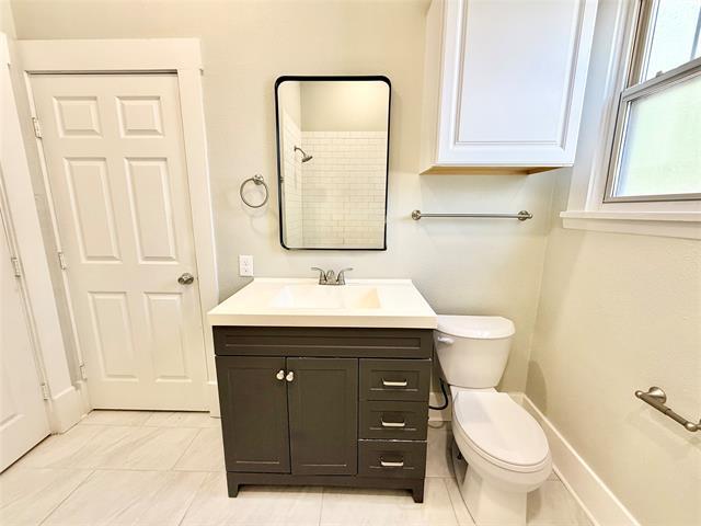 Building Photo - 1201 E Lamar St