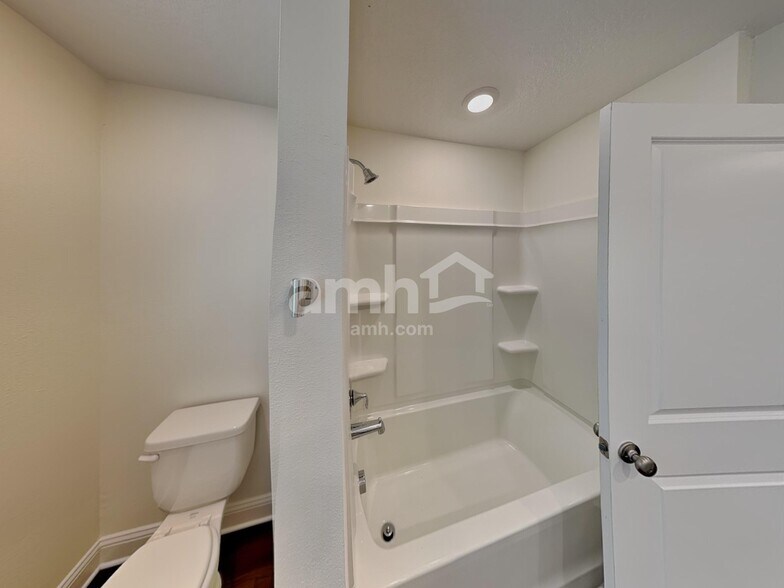 Building Photo - 11499 Hillside Dr