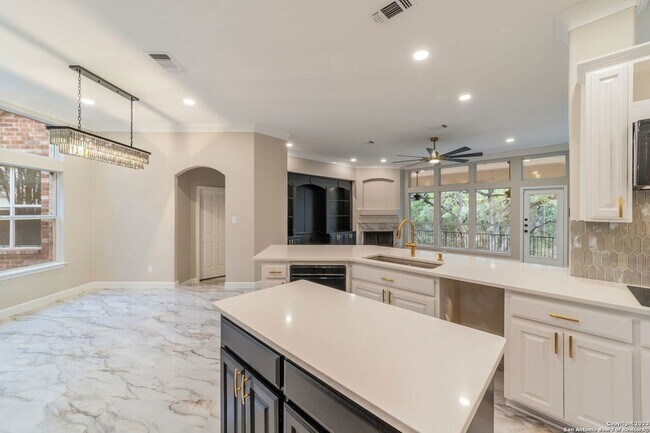 Building Photo - 18605 Elmbrook