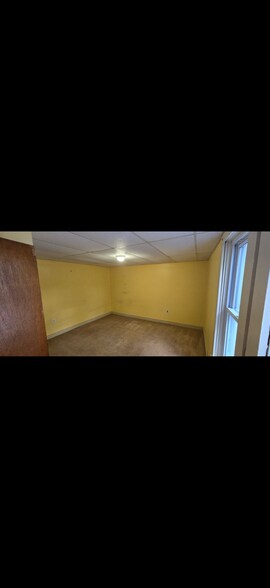 Building Photo - 11 White Plains Rd
