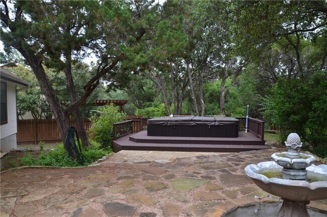 Building Photo - 611 Rolling Green Dr