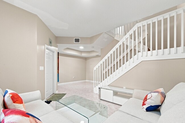 Building Photo - 732 SW 106th Ave