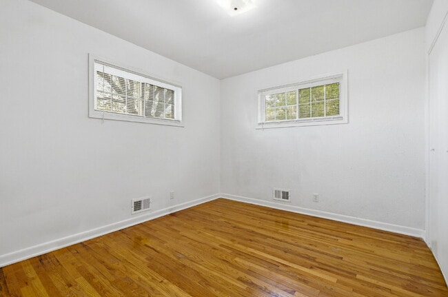 Building Photo - Charming 3-Bedroom with 2 Baths and Extra Room in Basement!