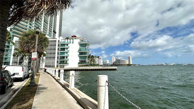 Building Photo - 1408 Brickell Bay Dr