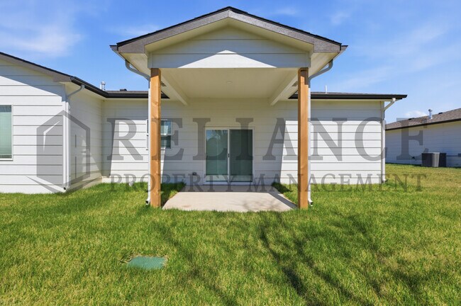 Building Photo - 601 Elmwood St