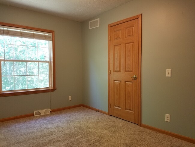 Building Photo - 4417 Krys Rd