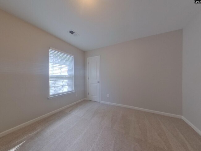 Building Photo - 453 Denman Loop