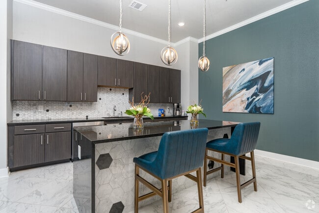 Clubhouse Kitchen - Brook Hollow