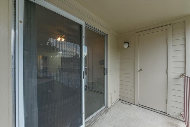 Building Photo - 2120 El Paseo St