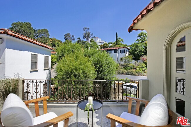 Building Photo - 6538 Cahuenga Terrace