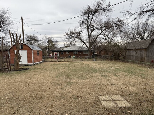 Building Photo - Enjoy your new 2 bedroom , 1 bath home wit...