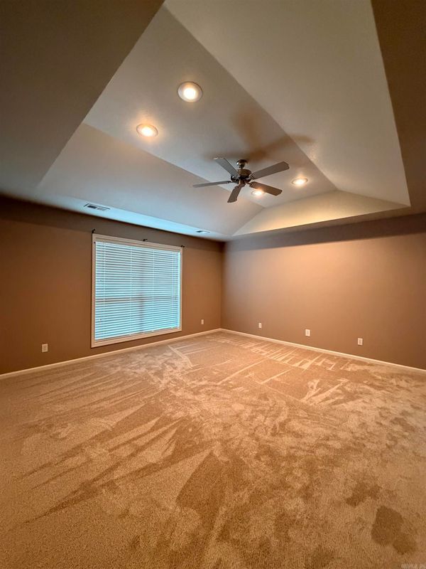 Building Photo - 31 Enclave Cir