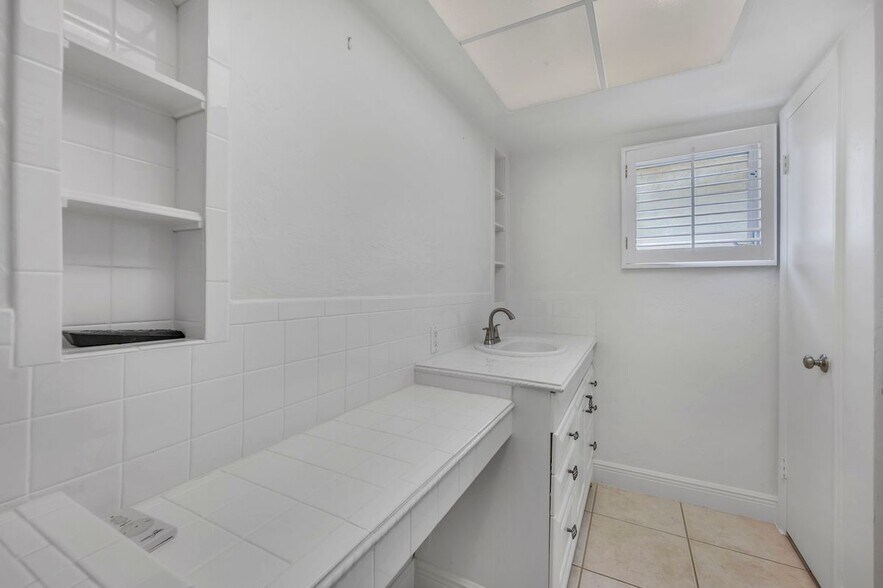 Building Photo - 656 Binnacle Dr