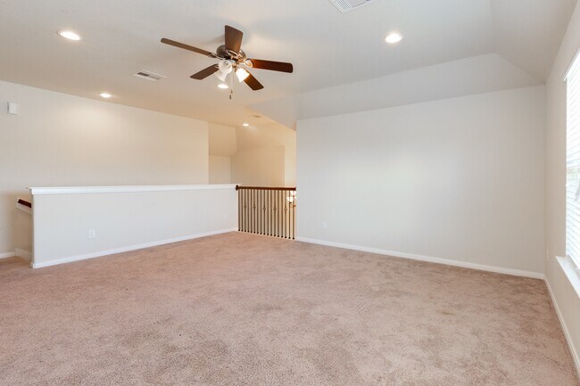 Building Photo - 10 Log House Ct