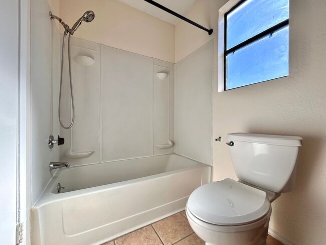 Building Photo - 1760 Horseshoe Cir