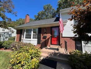 Building Photo - Charming Alexandria Home with Spacious Yard & Prime Location
