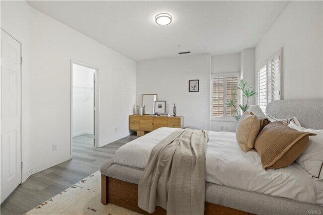 Building Photo - RECENTLY RENOVATED 3 BED, 3 BATH CONDO! $4,500 (OAK CREEK-IRVINE)