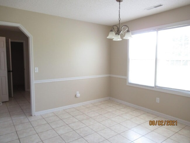 Building Photo - 3370 Aurora Dr