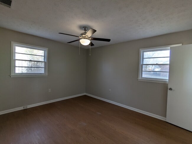 Building Photo - 904 Adams St